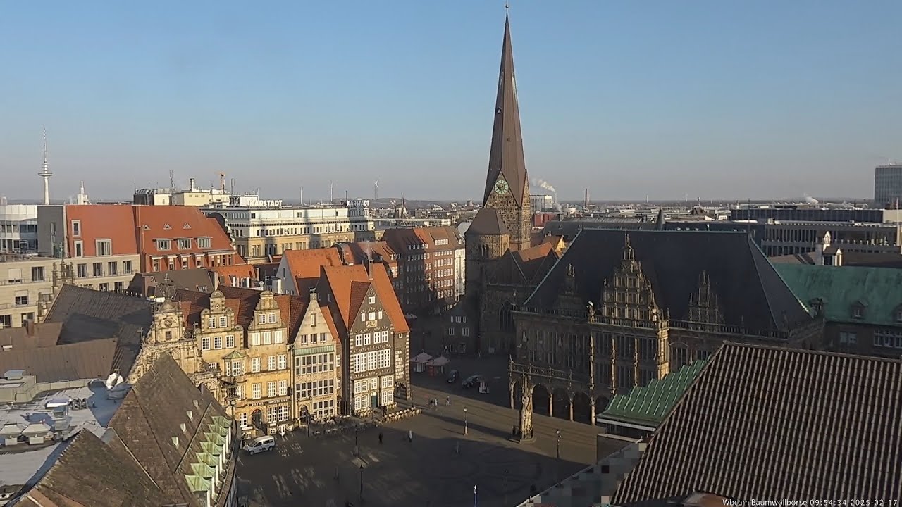 Live webcam view of Panorama del Marktplatz y estatua de Roland