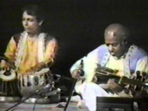 Ustad Ali Akbar Khan and Pandit Swapan Chaudhuri - 1986 - Raga Jhinjhoti