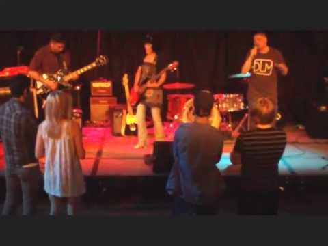 Moon Trent - "Back My Way" (live)