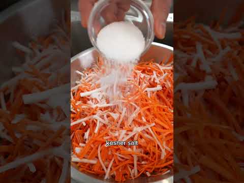 How to make Vietnamese Pickled Carrots and Daikon
