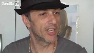 Neffa canta "Devi stare molto calmo", "Per sognare ancora" e "Quando sorridi" live a Repubblica