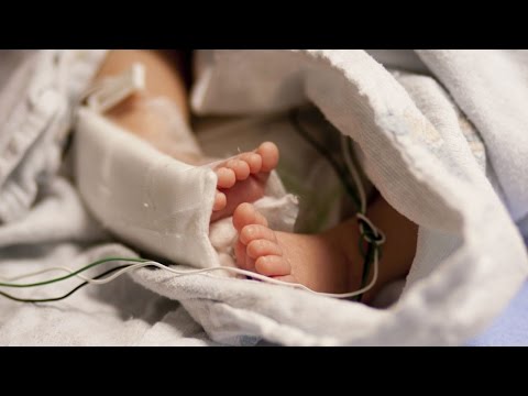 Click to Watch the Christmas miracle in Chicago - Dying baby saved by heroic stranger video