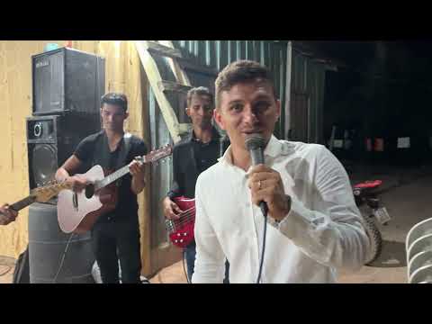 É bom louvar a Deus ao vivo