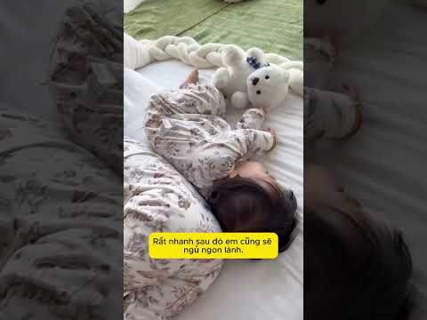 “Chiếc gối”êm nhất thế gian mang tên Anh Trai😴Cứ sơ hở là lại thấy 2 anh em dính lấy nhau như sam😍