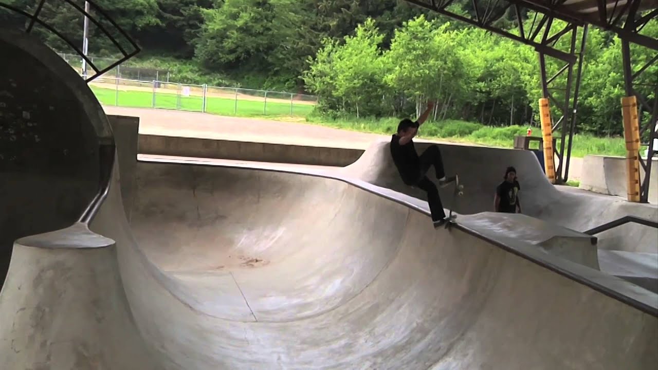 Backyard Bowl Skating w/ Chris Russell