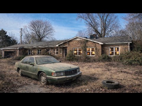 Abandoned House With EVERYTHING Left & Nobody Knows Why