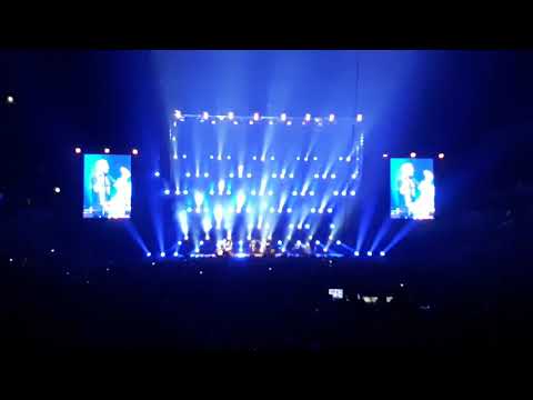 16 V moři je místa dost-  Jaromír Nohavica ( O2 Arena 2017 )