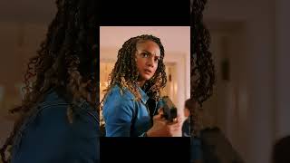 Ele teve muita sorte da policia ter chegado a tempo 😱😂 #filmes #trechosdeseries #series #cenas #fypシ