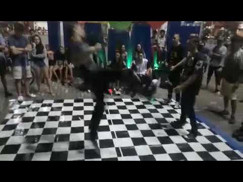 1 cypher na Praça.                                     bboy Jhony vs bboy Fernandes