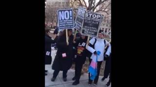 1 Great Trump Supporter Disrupts Anti-Trump Protest NO FEAR Hallelujah