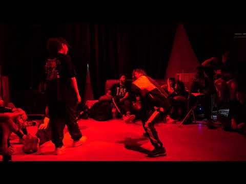 TURBULENCES VOL.1 / 1/8 ( HIP-HOP ) / LEA ( SARCELLITE ) vs ADAM ( LLC )