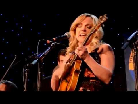 Rhonda Vincent - When the Grass Grows Over Me