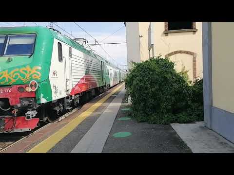 Treno regionale veloce 2474 in arrivo a Casalpusterlengo (LO)