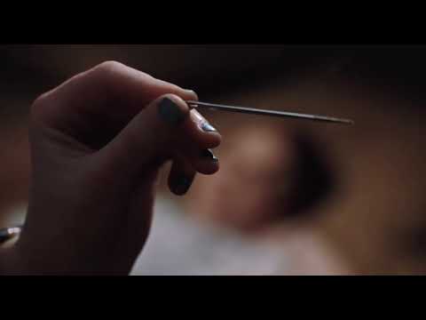 The parent trap piercing ear Annie James and Hallie Parker  Lindsay Lohan