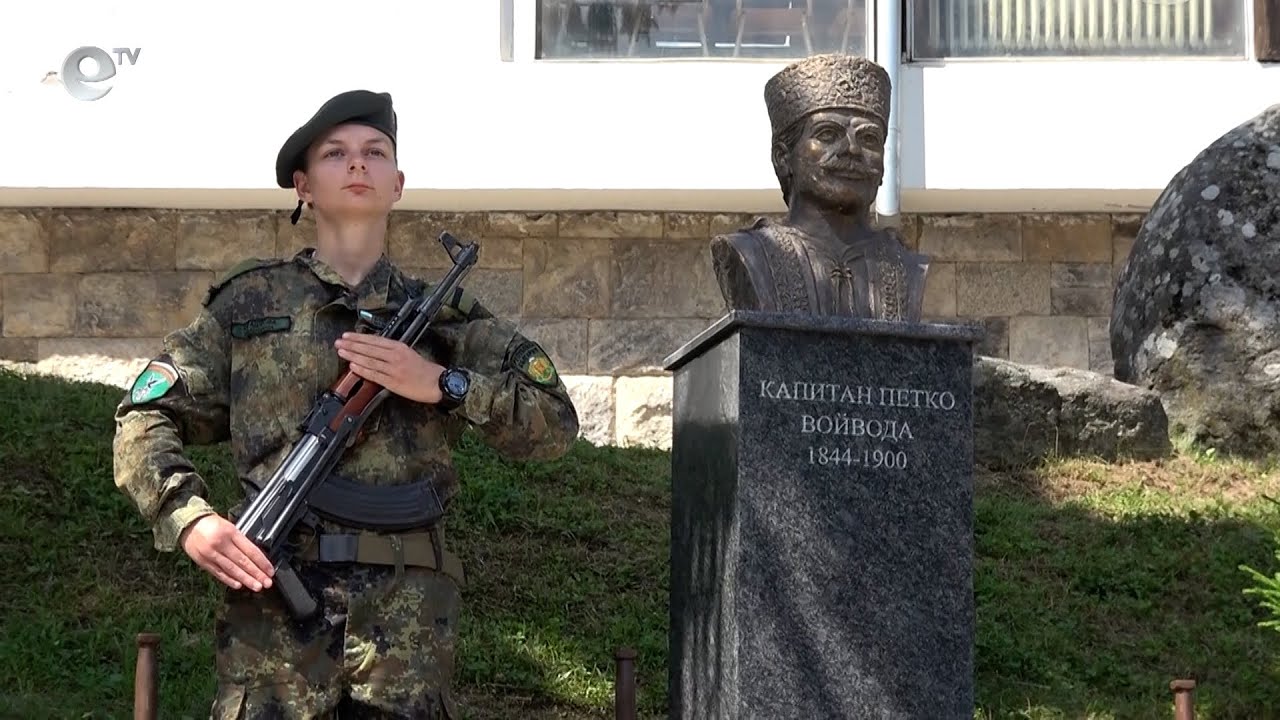 С военен ритуал в Смолян беше открит паметник на Капитан Петко войвода
