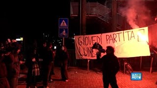 La protesta dei Pro Pal prima di Olimpia Milano-Hapoel Tel Aviv: «Boicottiamo Israele»