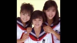 風間三姉妹、久々のセーラー服姿に赤面