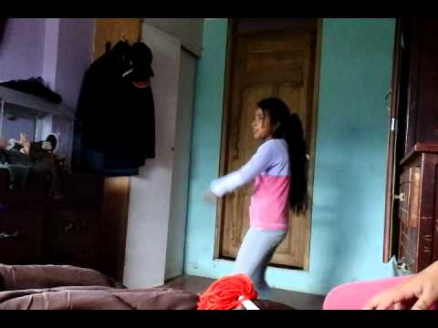 Como se baila regeton niña de 10 años bailando reg 