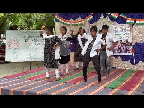 तीसरी के बच्चों द्वारा स्वतंत्रता दिवस पर नृत्य