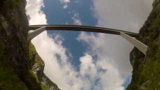 preview picture of video 'Bungee Jumping sul ponte Valgadena [HD] - Altopiano Asiago (Foza)'