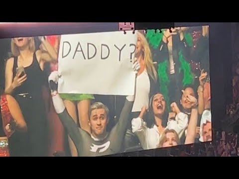 Harry Styles responding to being called DADDY at HARRYWEEN. #harrystyles  #harryween #loveontour2022