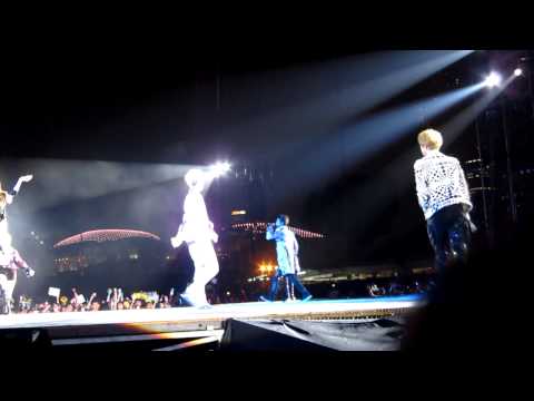 121123 SMTown SG DJ Got Us Falling in Love Again - EXO Cut (Lu Han/Sehun)