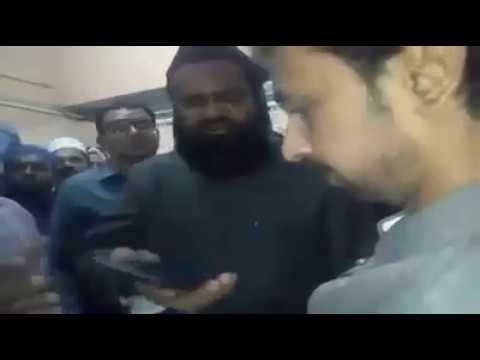 Muslims protest in Waqf board demanding removal & suspension of Qateeb Azizia Masjid,