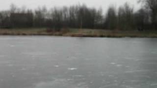 preview picture of video 'Stadtsee Sulingen im Winter 2002'