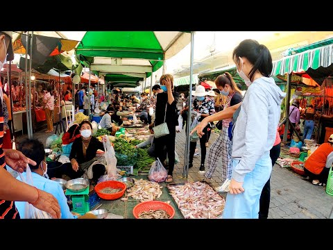 Cambodian Busy Market, Boeung Trabek Plaza in The Morning | Phnom Penh Food Market Tour