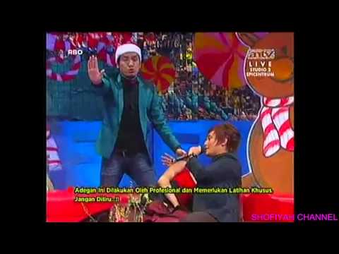 Denny Darko Kesenengan Dipeluk Zaskia Gotik