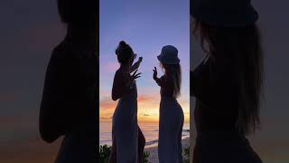 宮古島でビキニギャルが跳ね回ってるよ！