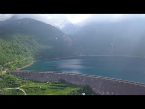 Ossola, il borgo di Riale e il lago di Morasco visti dall'alto: la prospettiva è unica
