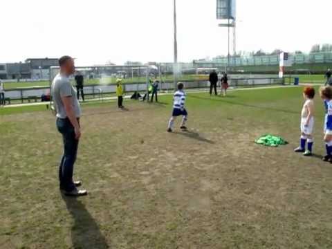 Oliveo F4 Boris Isbrücker mist penalty (24 maart 2012)