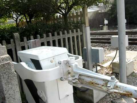 Passaggio treno al Passaggio a livello di Marotta parte 3/3