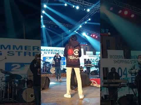 Asim Azhar sing with Arshman Naeem in Lahore concert.