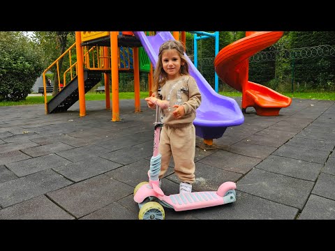 Eva Parka Scooter Götürüyor Ama Kullanmak İstemiyor