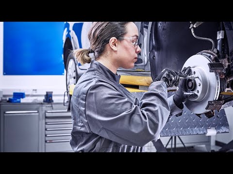 [EN] How to replace front discs and brake pads | Masters of Motion