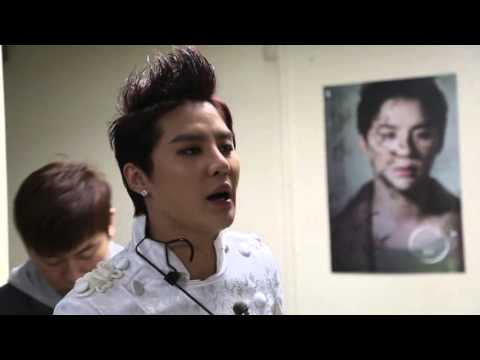 백스테이지의 노래하는 시아준수