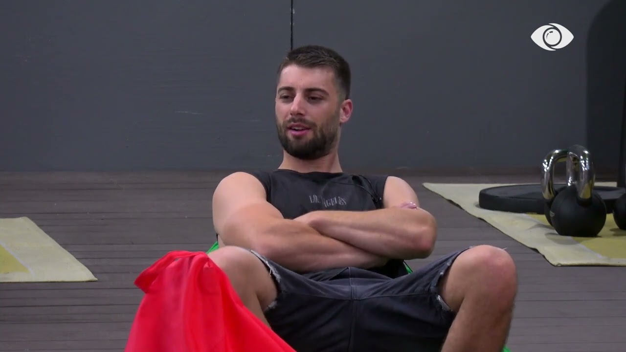 Natë e qetë në shtëpi/ Banorët shijojnë muzikën