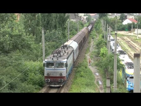 CFR Marfa 40 0825-6 mit Güterzug bei der Ausfahrt in Arad am 26. Juni 2013