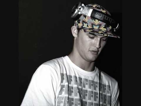 The Flexican ft  Opposites, Sjaak, Dio & P  Fabergé - 100% Vooraan