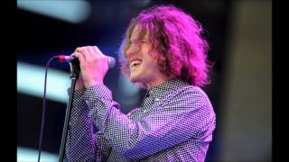 Plenty of girls in the sea - MGMT