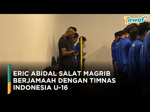 Eric Abidal Salat Magrib Berjamaah dengan Timnas Indonesia U-16