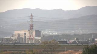 preview picture of video '遠くに小さく見える新幹線('09.11)Trains in the distance, Japan'