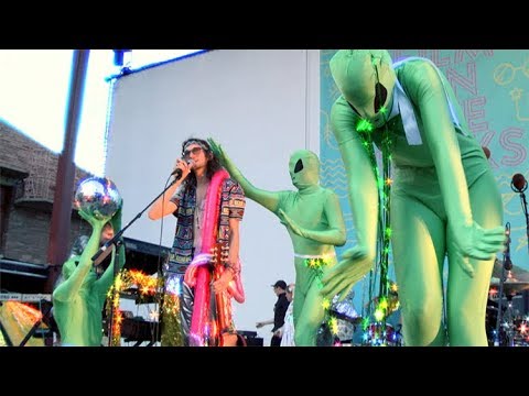 DeCOLLAGE - Red Rocks Premieres