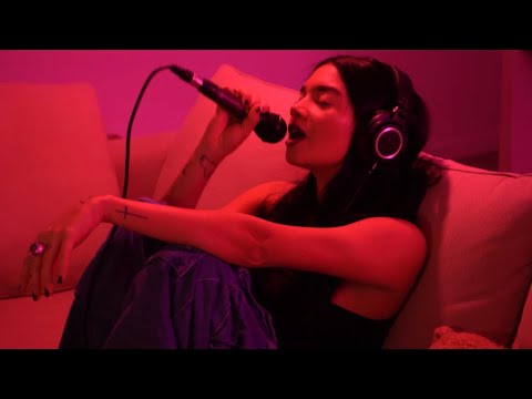 PATY B - ALERGICA (Official Acoustic Video)