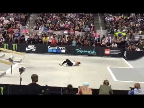 Leticia Bufoni FALLS in LA Super Crown SLS 2016