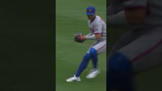 Bo Bichette fires a laser to record the out! ????