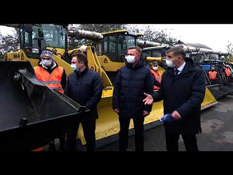 Роман Старовойт проверил готовность спецтехники к зиме
