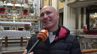 turisti-in-visita-nelle-chiese-del-centro-storico-di-napoli